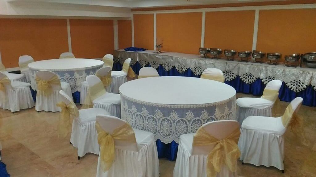 Sewa Meja Depok – Penyewaan Meja untuk Acara Rumahan, Kantor & Event